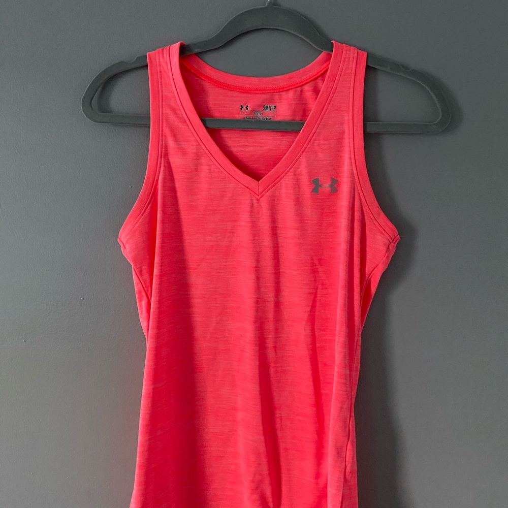 UnderArmour top